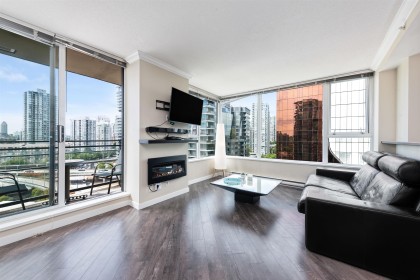 Photo 3 at 1606 - 33 Smithe Street, Yaletown, Vancouver West