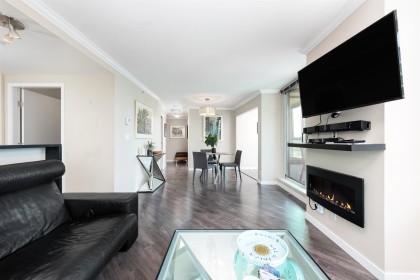 Photo 5 at 1606 - 33 Smithe Street, Yaletown, Vancouver West