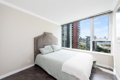 Photo 10 at 1606 - 33 Smithe Street, Yaletown, Vancouver West