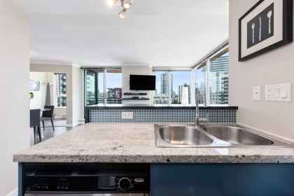 Photo 8 at 1606 - 33 Smithe Street, Yaletown, Vancouver West