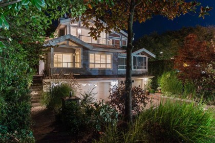 Photo 1 at 2517 Marine Drive, Dundarave, West Vancouver