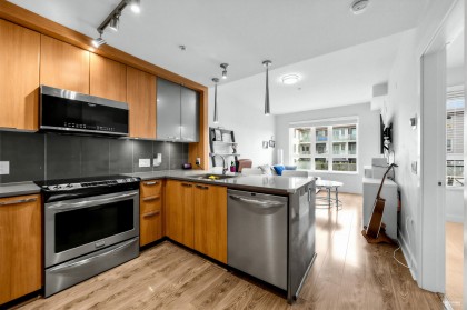 Photo 3 at 307 - 733 W 14th Street, Mosquito Creek, North Vancouver