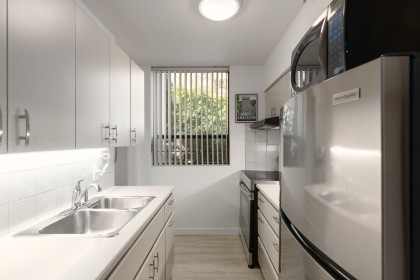 Photo 9 at 101 - 1737 Duchess Avenue, Ambleside, West Vancouver
