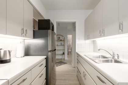 Photo 10 at 101 - 1737 Duchess Avenue, Ambleside, West Vancouver
