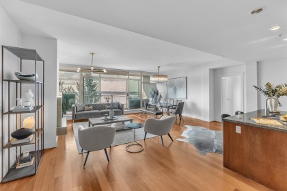Photo 2 at 702 - 3335 Cypress Place, Cypress Park Estates, West Vancouver