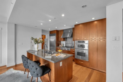 Photo 13 at 702 - 3335 Cypress Place, Cypress Park Estates, West Vancouver
