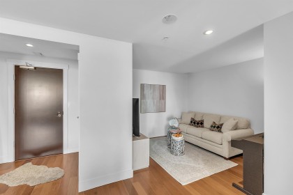 Photo 17 at 702 - 3335 Cypress Place, Cypress Park Estates, West Vancouver