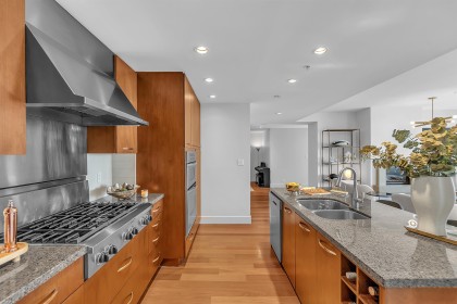 Photo 16 at 702 - 3335 Cypress Place, Cypress Park Estates, West Vancouver