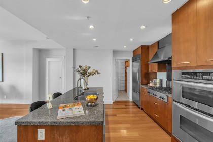 Photo 14 at 702 - 3335 Cypress Place, Cypress Park Estates, West Vancouver