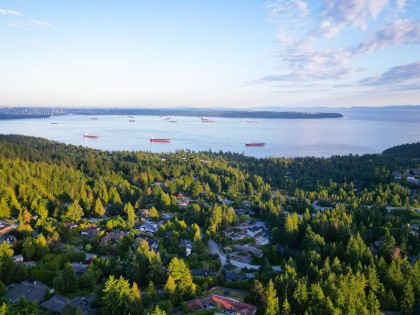 Photo 3 at 4663 Woodridge Place, Cypress Park Estates, West Vancouver