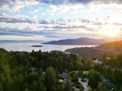 Photo 4 at 4663 Woodridge Place, Cypress Park Estates, West Vancouver