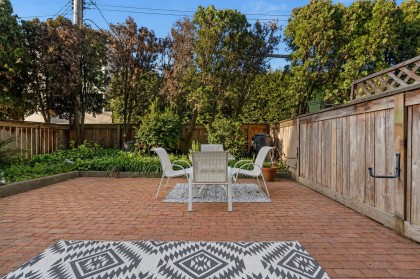 Photo 4 at 104 - 2475 York Avenue, Kitsilano, Vancouver West