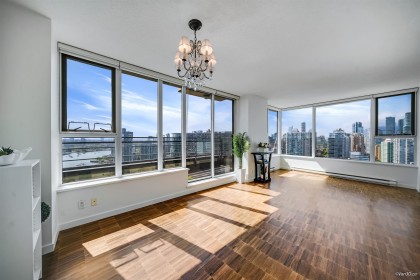Photo 2 at 3305 - 33 Smithe Street, Yaletown, Vancouver West