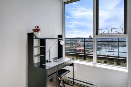 Photo 17 at 3305 - 33 Smithe Street, Yaletown, Vancouver West