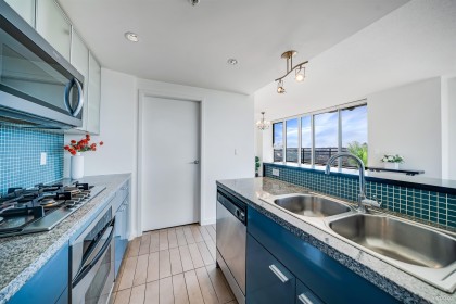 Photo 8 at 3305 - 33 Smithe Street, Yaletown, Vancouver West