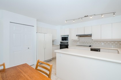 Photo 6 at 302 - 2189 W 42nd Avenue, Kerrisdale, Vancouver West