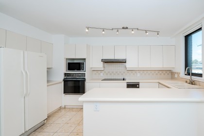 Photo 7 at 302 - 2189 W 42nd Avenue, Kerrisdale, Vancouver West