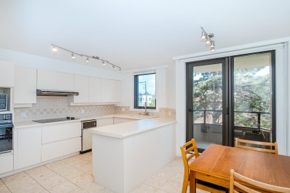 Photo 5 at 302 - 2189 W 42nd Avenue, Kerrisdale, Vancouver West