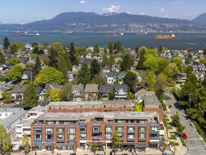 Photo 1 at 215 - 1961 Collingwood Street, Kitsilano, Vancouver West