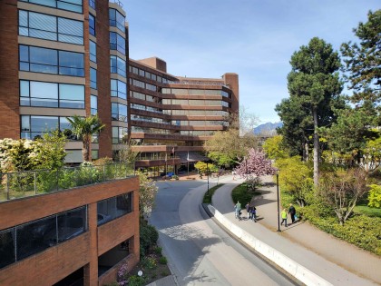Photo 3 at 103 - 1470 Pennyfarthing Drive, False Creek, Vancouver West