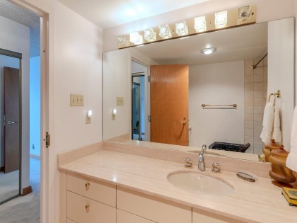 Photo 15 at 103 - 1470 Pennyfarthing Drive, False Creek, Vancouver West