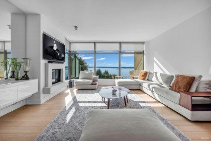 Photo 1 at 401 - 3315 Cypress Place, Cypress Park Estates, West Vancouver