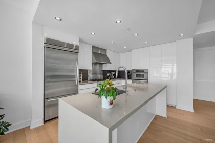 Photo 10 at 401 - 3315 Cypress Place, Cypress Park Estates, West Vancouver