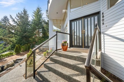 Photo 7 at 4809 Northwood Place, Cypress Park Estates, West Vancouver