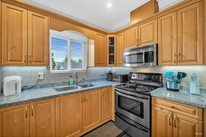 Photo 6 at 669 W 71st Avenue, Marpole, Vancouver West