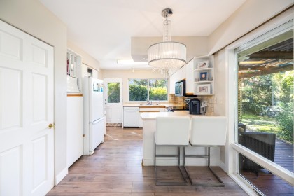 Photo 6 at 4110 Burkeridge Place, Bayridge, West Vancouver