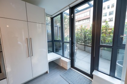 Photo 4 at 201 - 289 Drake Street, Yaletown, Vancouver West