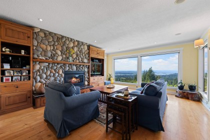 Photo 7 at 353 Newdale Court, Upper Delbrook, North Vancouver