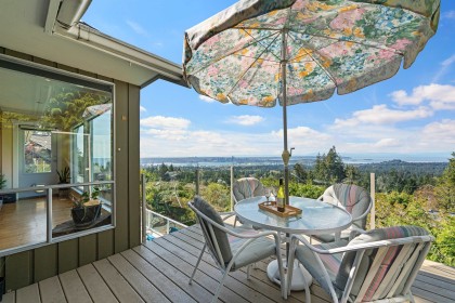 Photo 4 at 353 Newdale Court, Upper Delbrook, North Vancouver