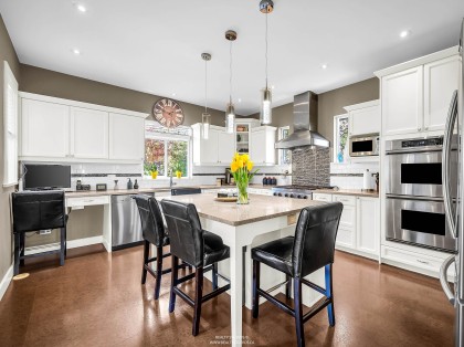 Photo 9 at 938 Beaumont Drive, Edgemont, North Vancouver