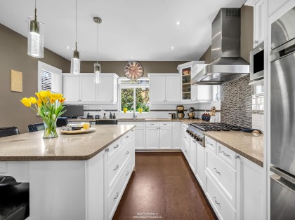 Photo 10 at 938 Beaumont Drive, Edgemont, North Vancouver