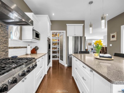 Photo 11 at 938 Beaumont Drive, Edgemont, North Vancouver
