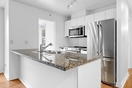 Photo 9 at 602 - 1082 Seymour Street, Downtown VW, Vancouver West