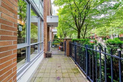 Photo 3 at 938 Beatty Street, Yaletown, Vancouver West