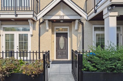 Photo 3 at 352 W 62nd Avenue, Marpole, Vancouver West