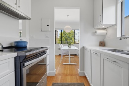 Photo 11 at 8 - 2255 W 40th Avenue, Kerrisdale, Vancouver West