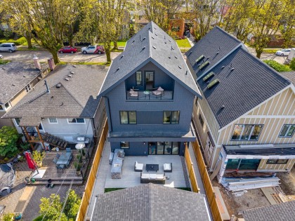 Photo 2 at 2 - 3345 W 13th Avenue, Kitsilano, Vancouver West