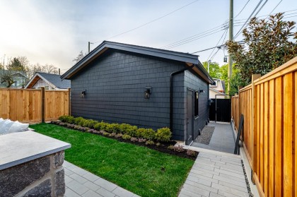 Photo 5 at 2 - 3345 W 13th Avenue, Kitsilano, Vancouver West