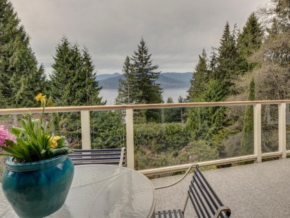 Photo 10 at 110 Oceanview Place, Lions Bay, West Vancouver
