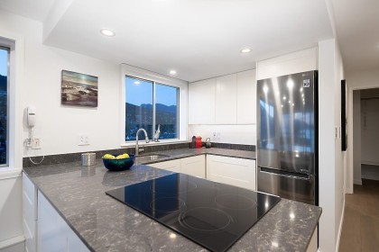 Photo 14 at 1404 - 150 24th Street, Dundarave, West Vancouver