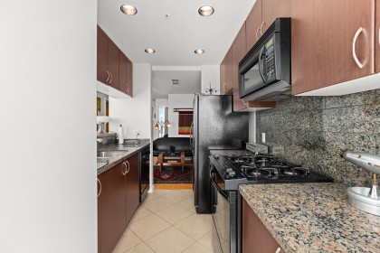 Photo 18 at 3705 - 1111 W Pender Street, Coal Harbour, Vancouver West