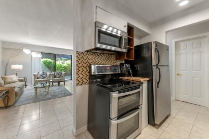 Photo 4 at 103 - 2040 Cornwall Avenue, Kitsilano, Vancouver West