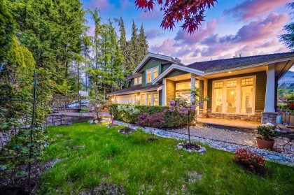 Photo 2 at 550 Keith Road, Park Royal, West Vancouver