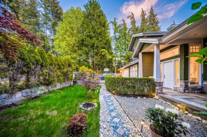 Photo 3 at 550 Keith Road, Park Royal, West Vancouver