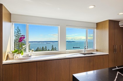 Photo 4 at 701 - 3105 Deer Ridge Drive, Deer Ridge WV, West Vancouver