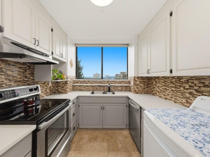 Photo 9 at 704 - 114 W Keith Road, Central Lonsdale, North Vancouver